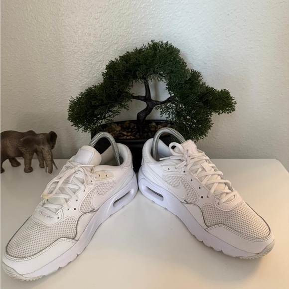 Nike ❤️🔥✨🤩White Athletic Sneakers - Picture 2 of 5